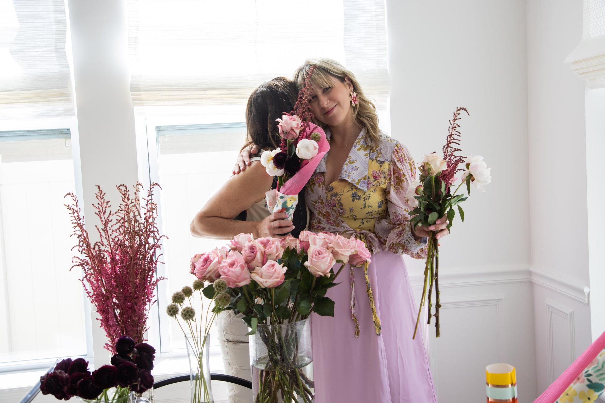 1702199947 615 دسته گل روز مادر