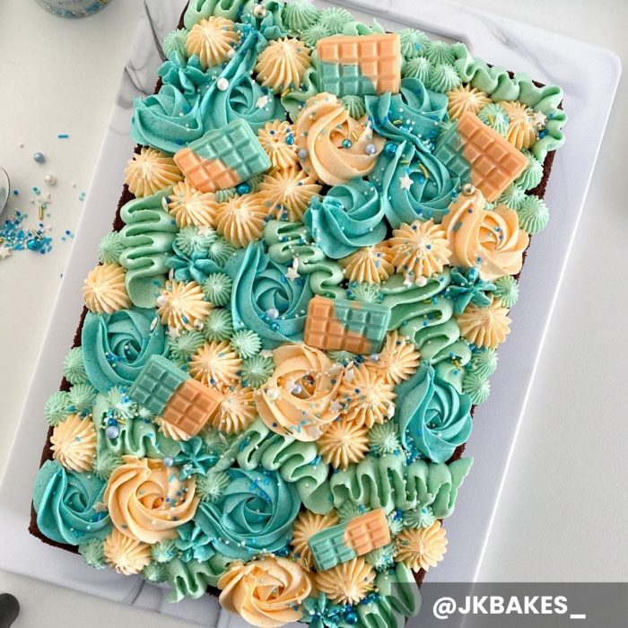 چگونه یک سینی ساده را با فراستینگ پررنگ تراز کنیم 2 آسان پخت کیک را تزئین می کند