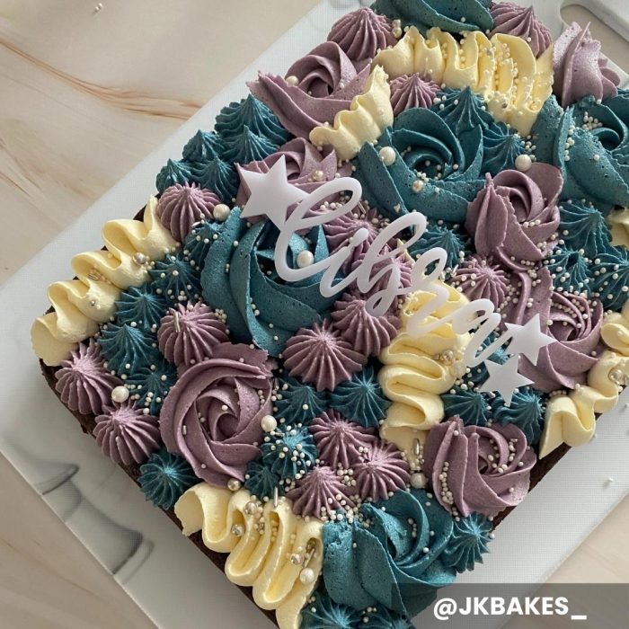 چگونه یک سینی ساده را با فراستینگ پررنگ تراز کنیم 4 کتابخانه-کیک