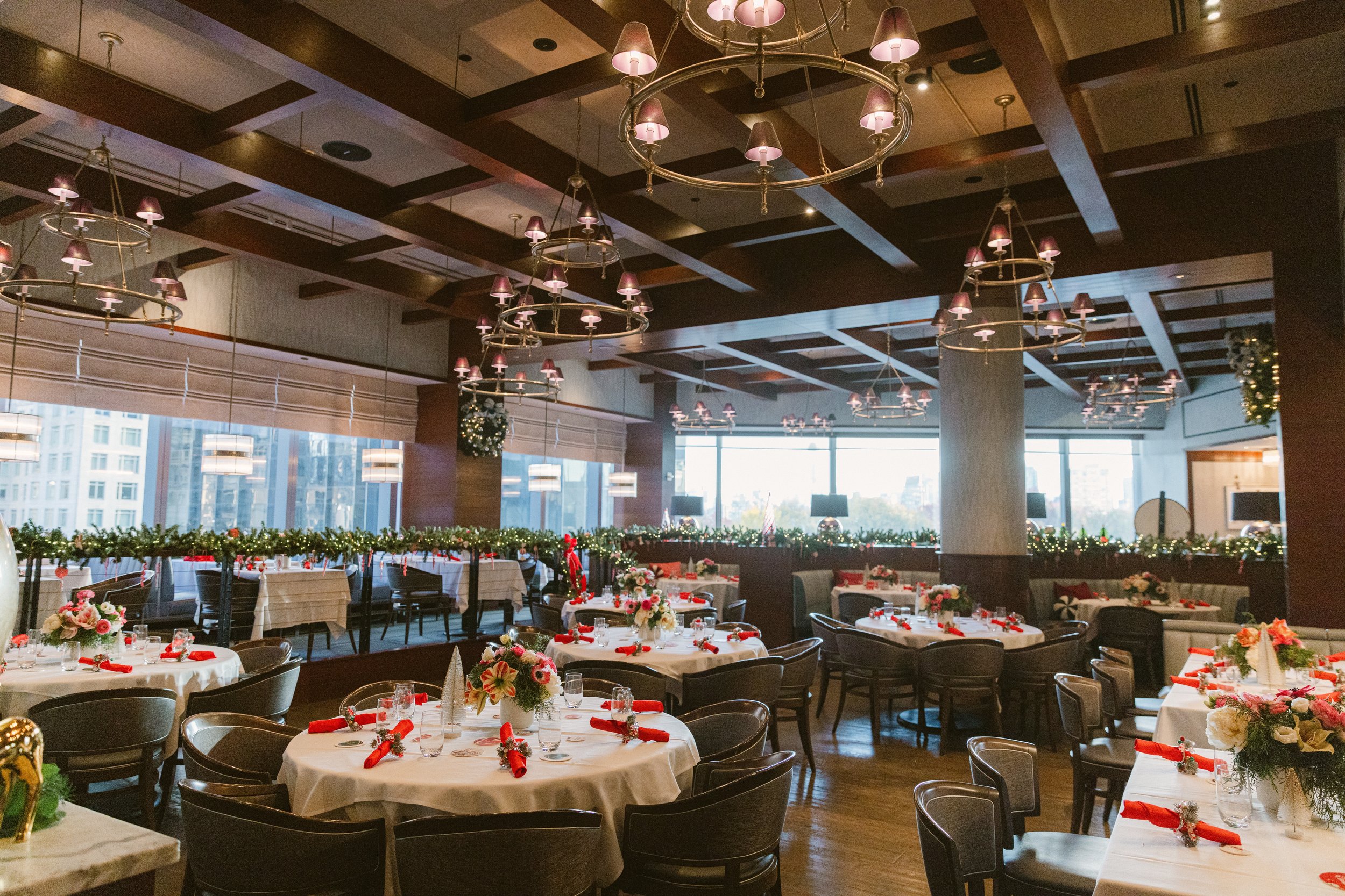 1703010496 103 بابا نوئل در حال آمدن است به شهر