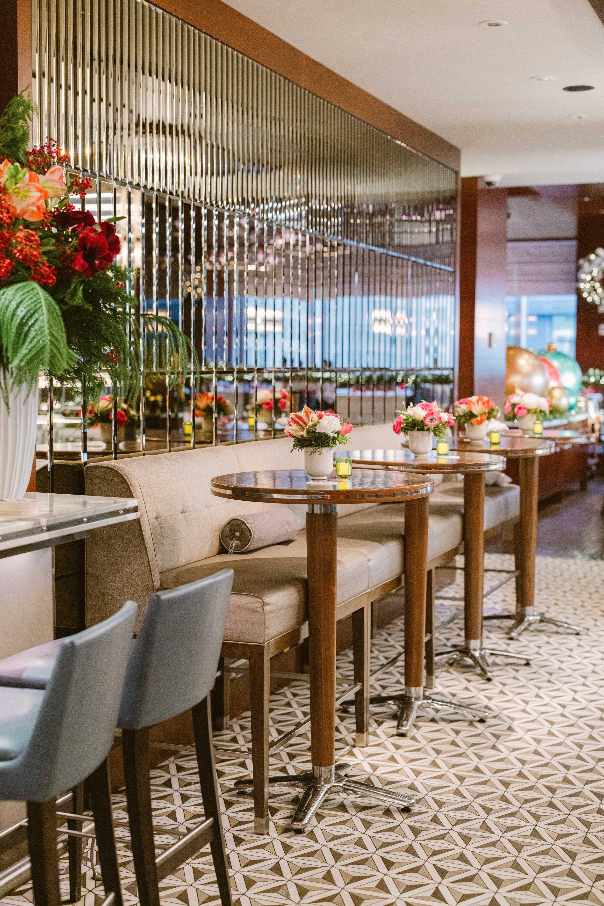 1703010520 296 بابا نوئل در حال آمدن است به شهر