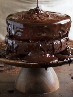 کیک گاناش شکلاتی دو لایه