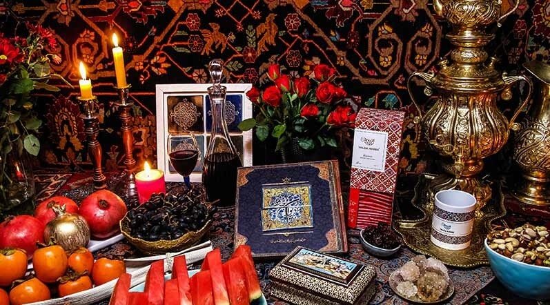چند ایده برای تزیین شب یلدا 3 سفره تزیین شب یلدا