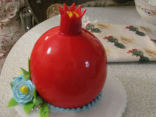 تزیین کیک شب یلدا با فوندانت