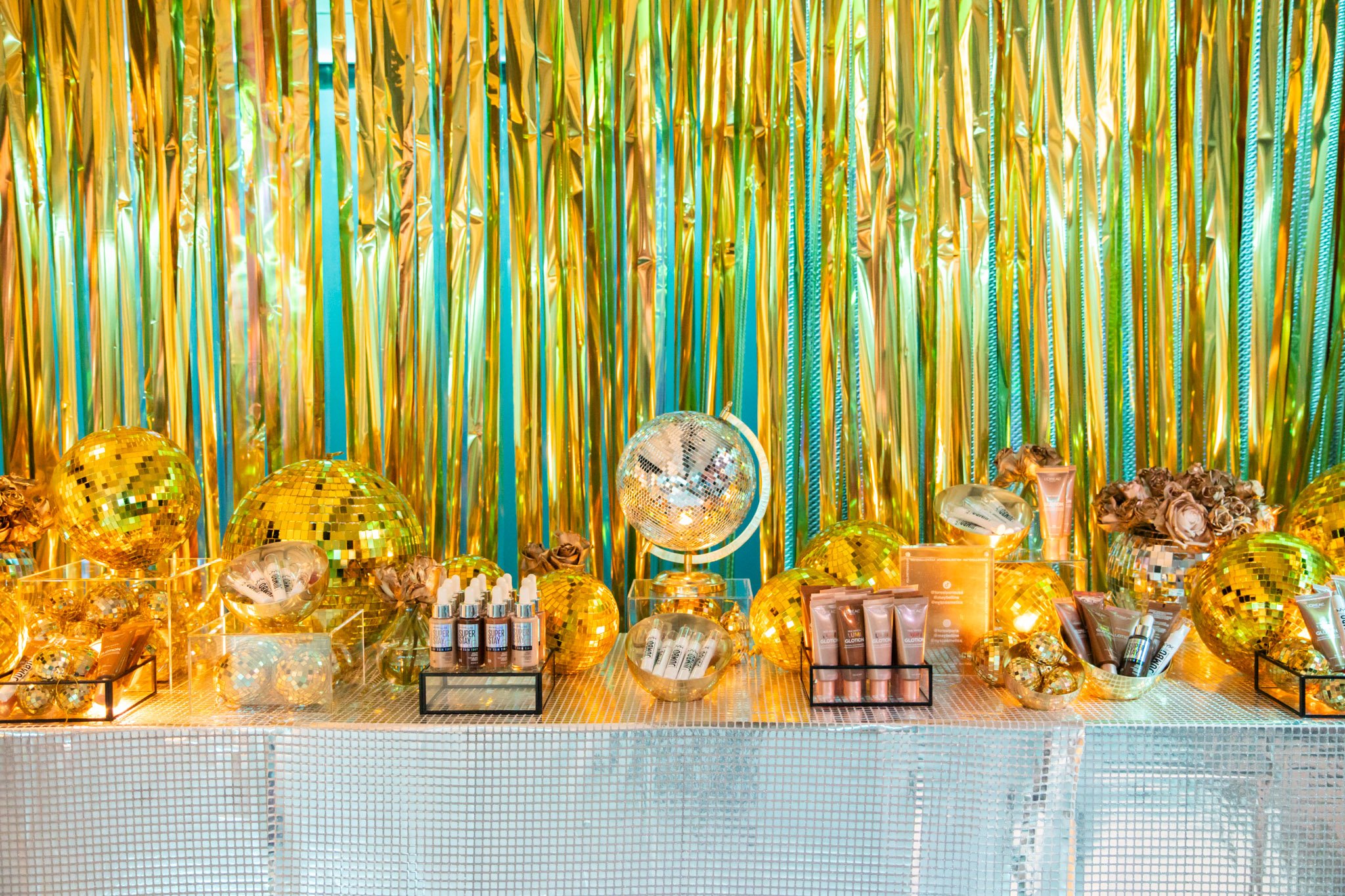 بلیط برای درخشش 32 1703462312 235 بلیط برای درخشش