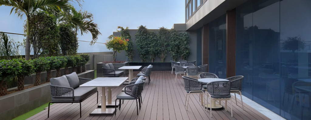 5 رستوران رمانتیک در احمدآباد 3 Aura Courtyard by Marriott