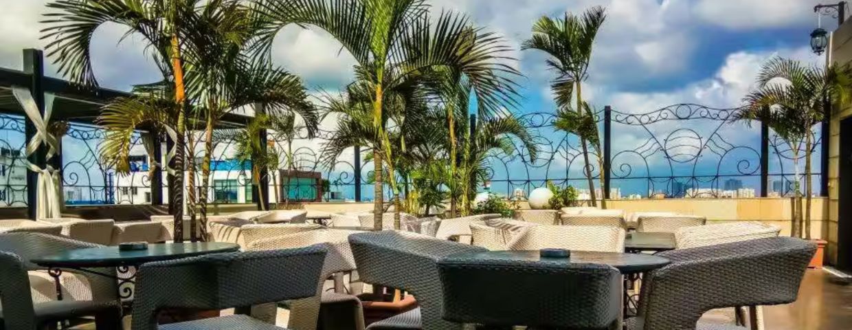 آبی و فراتر از آن