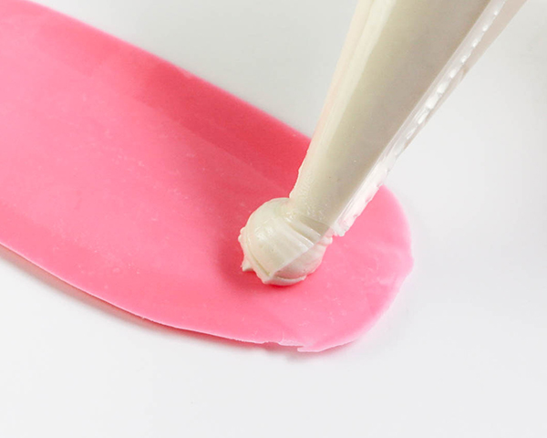 کیک قلم مو 15 کیک قلم مو - طرز تهیه کیک پر الهام گرفته از کالاباسا با استفاده از آب نبات و ابزارهای روزمره | توسط ارین گاردنر برای TheCakeBlog.com