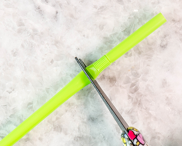 کیک لاله شکلاتی 7 لاله های شکلاتی - طرز تهیه تزیینات زیبای کیک لاله با استفاده از شکلات آب شده و قاشق پلاستیکی | توسط ارین گاردنر برای TheCakeBlog.com