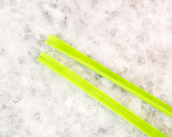 کیک لاله شکلاتی 9 لاله های شکلاتی - طرز تهیه تزیینات زیبای کیک لاله با استفاده از شکلات آب شده و قاشق پلاستیکی | توسط ارین گاردنر برای TheCakeBlog.com