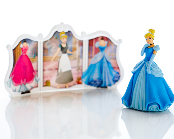 Disney Princess Cinderella روی کیک DecoSet® را تغییر می دهد