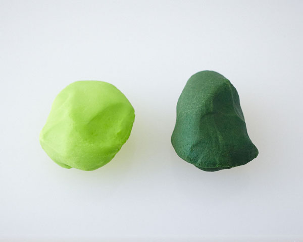 تراریوم کیک کوچک - طرز تهیه یک تراریوم الهام گرفته از طبیعت پر از کیک های کوچک، سبزیجات خوراکی، قارچ های کوچک و گوزن های مینیاتوری |  Cakegirls برای TheCakeBlog.com