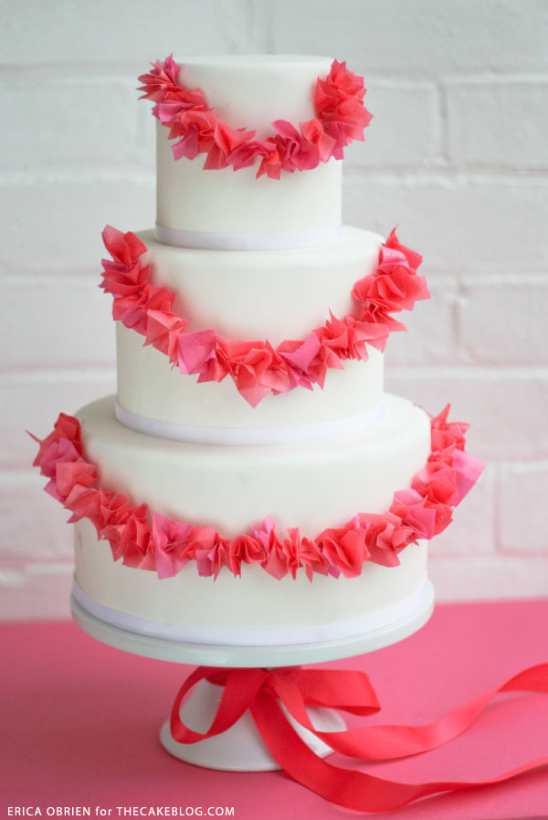 کیک گلدسته کاغذی |  ترجمه گرایش به طرح کیک |  توسط اریکا اوبرین برای TheCakeBlog.com