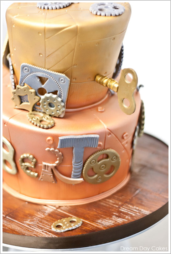 Robot Birthday Cake by Dream Day Cakes |  TheCakeBlog.com