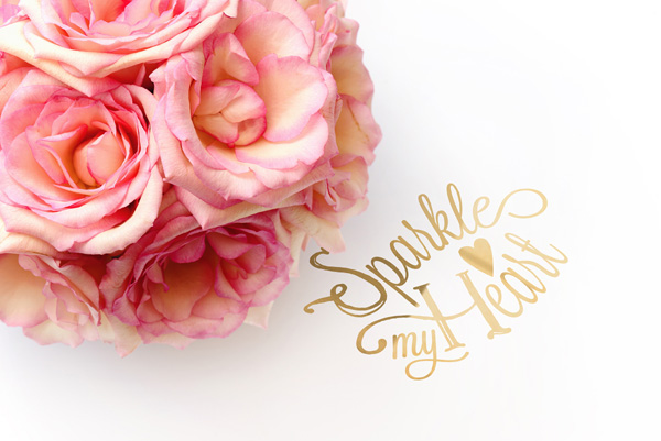 قلب من برق بزن |  میز کیک براق صورتی و طلایی |  توسط De la Creme Creative Studio در TheCakeBlog.com