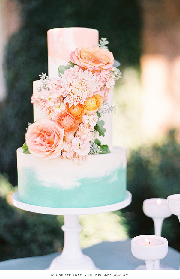 10 کیک گلدار برای بهار |  از جمله این طرح توسط شیرینی زنبور عسل |  در TheCakeBlog.com