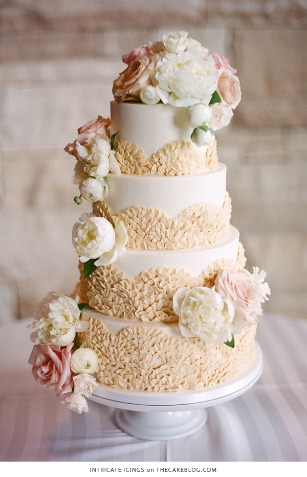 10 کیک گلدار برای بهار |  از جمله این طرح توسط Intricate Icings |  در TheCakeBlog.com
