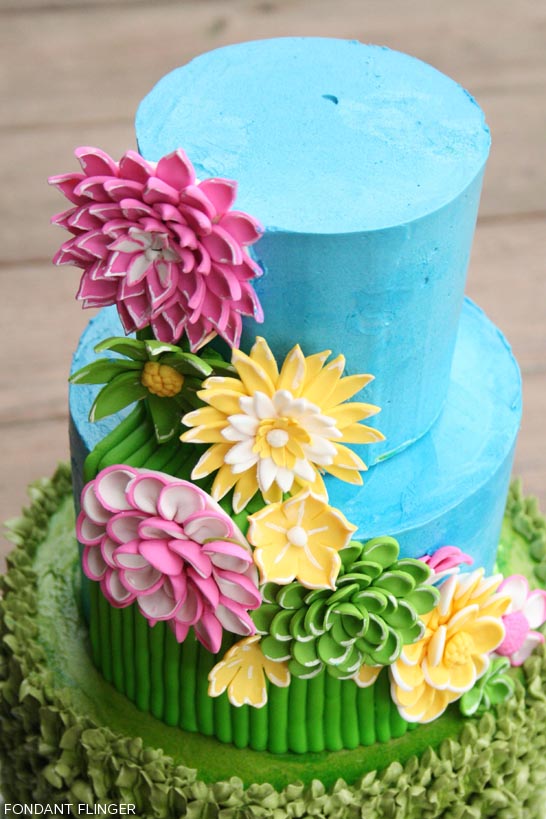 گل های درخشان بهاری اثر فوندانت فلینگر |  TheCakeBlog.com