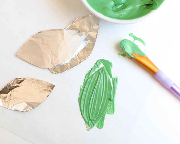 کیک آفتابگردان 13 کیک آفتابگردان - طرز تهیه تزیینات زیبای کیک آفتابگردان با استفاده از شکلات ذوب شده | توسط ارین گاردنر برای TheCakeBlog.com