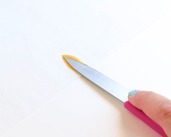 کیک آفتابگردان 8 کیک آفتابگردان - طرز تهیه تزیینات زیبای کیک آفتابگردان با استفاده از شکلات ذوب شده | توسط ارین گاردنر برای TheCakeBlog.com