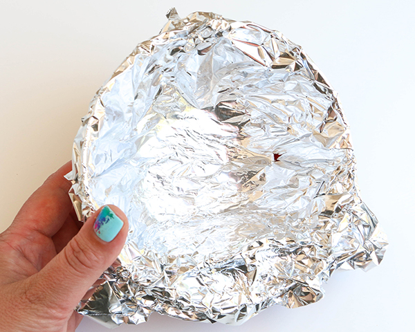 کیک آفتابگردان 15 کیک آفتابگردان - طرز تهیه تزیینات زیبای کیک آفتابگردان با استفاده از شکلات ذوب شده | توسط ارین گاردنر برای TheCakeBlog.com