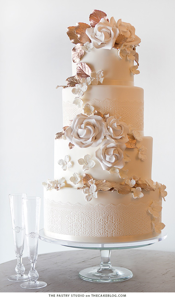 10 کیک سفید زمستانی |  از جمله این طرح توسط The Pastry Studio |  در TheCakeBlog.com