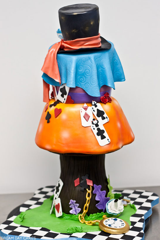 کیک سرزمین عجایب |  توسط کیک های روز رویایی |  TheCakeBlog.com