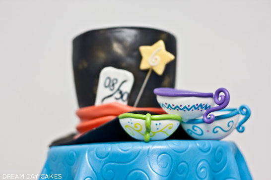 کیک سرزمین عجایب |  توسط کیک های روز رویایی |  TheCakeBlog.com