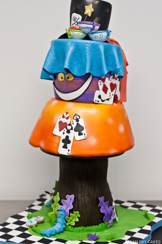 کیک سرزمین عجایب |  توسط کیک های روز رویایی |  TheCakeBlog.com