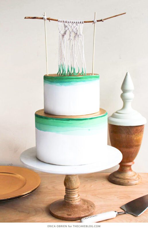 کیک ماکرامه با رنگ های سبز و طلایی رنگ |  توسط اریکا اوبرین برای TheCakeBlog.com