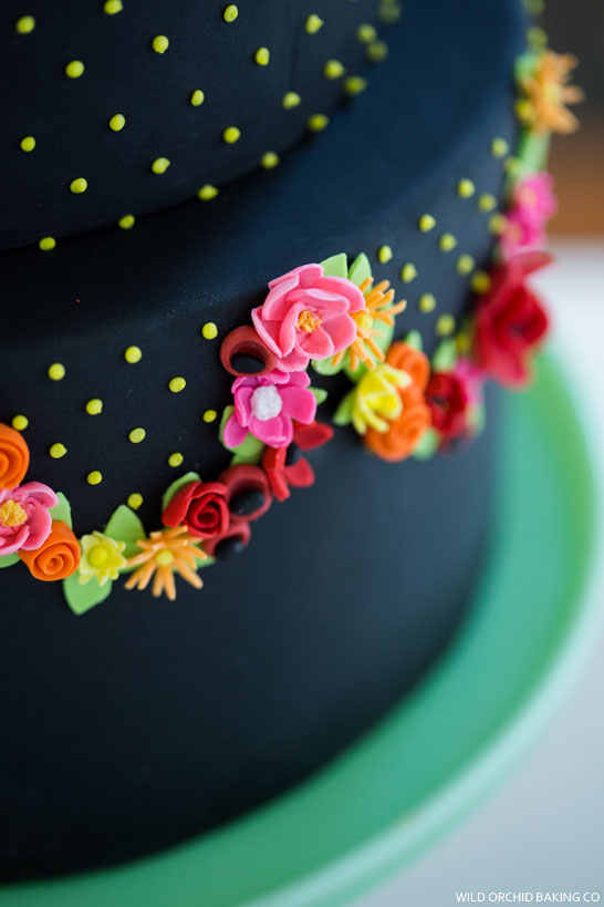کیک زیبای مشکی |  توسط شرکت پخت ارکیده وحشی |  TheCakeBlog.com