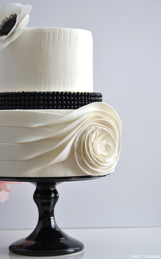 کیک گل رز روان |  توسط Sweet Charms |  TheCakeBlog.com