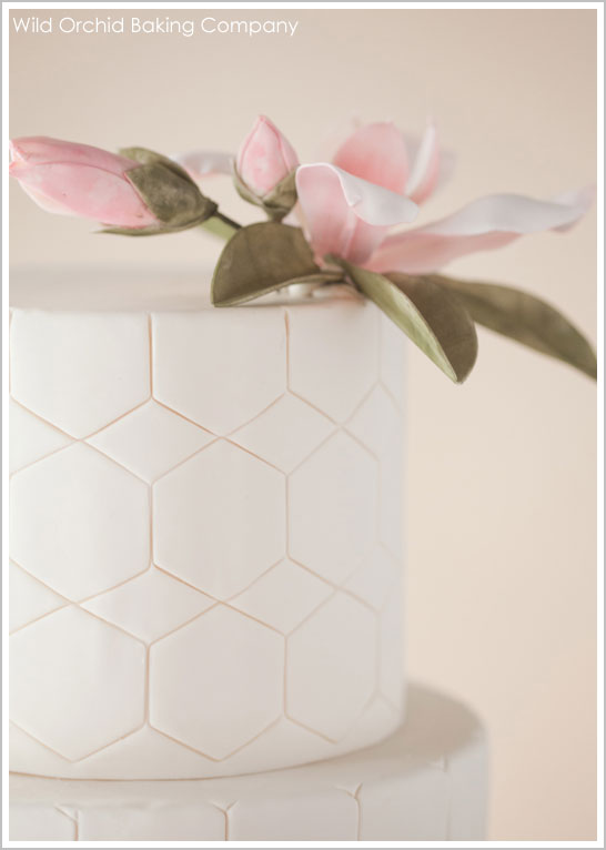 کیک عروسی لانه زنبوری و زنبور طلایی