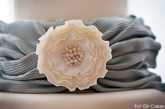 ارسی و مروارید خاکستری از کیک های Fat Girl |  TheCakeBlog.com4