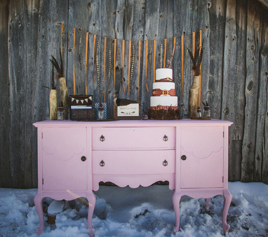 {خوراکی} کیک کمربند و پر چرمی |  توسط آیسینگ های پیچیده |  TheCakeblog.com