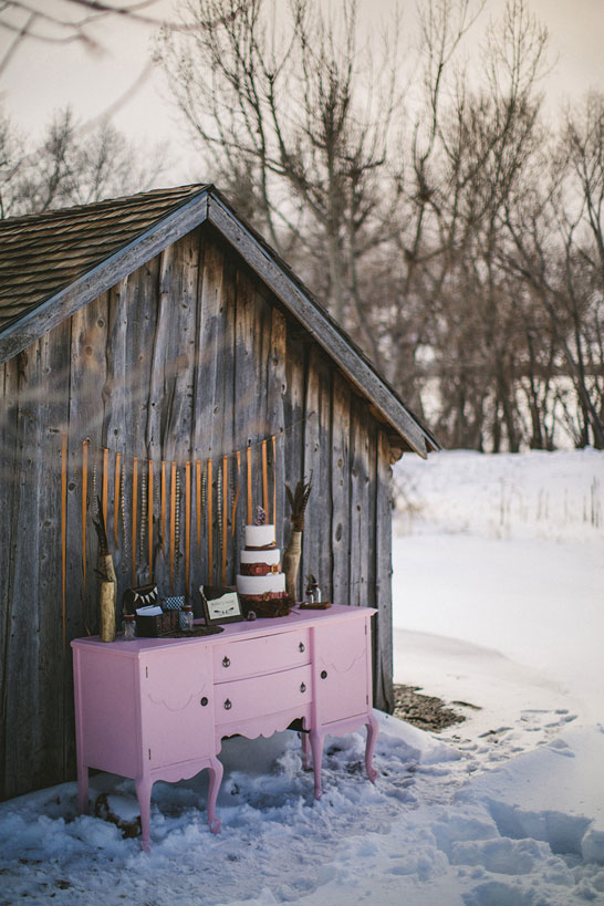 {خوراکی} کیک کمربند و پر چرمی |  توسط آیسینگ های پیچیده |  TheCakeblog.com
