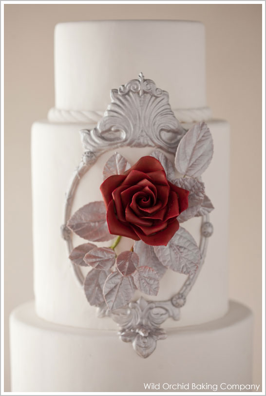 کیک عروسی مدرن سفید برفی