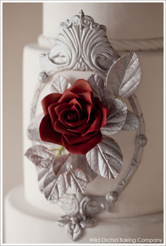 کیک عروسی مدرن سفید برفی