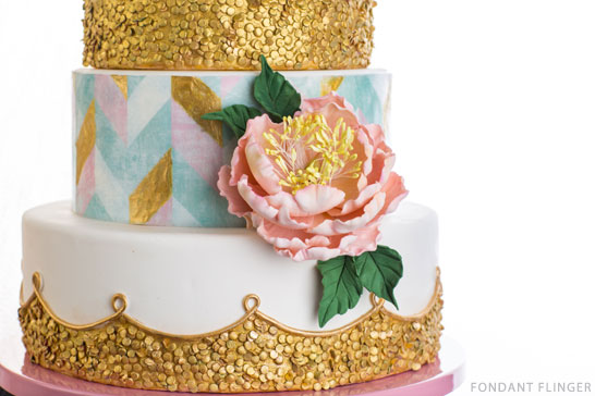 کیک پولک های طلایی 2 کیک پولک طلایی با پاستل نرم | توسط فوندانت فلینگر
