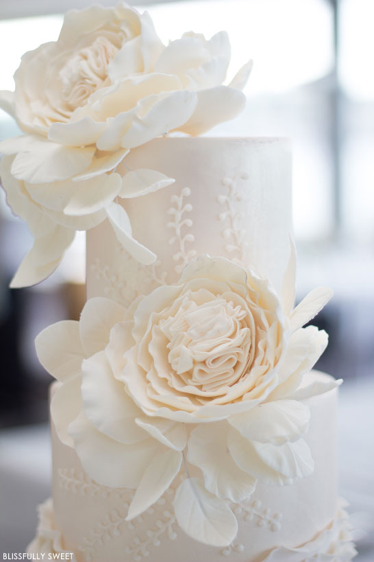 کیک عروسی با عاج و شامپاین |  با خوشحالی شیرین