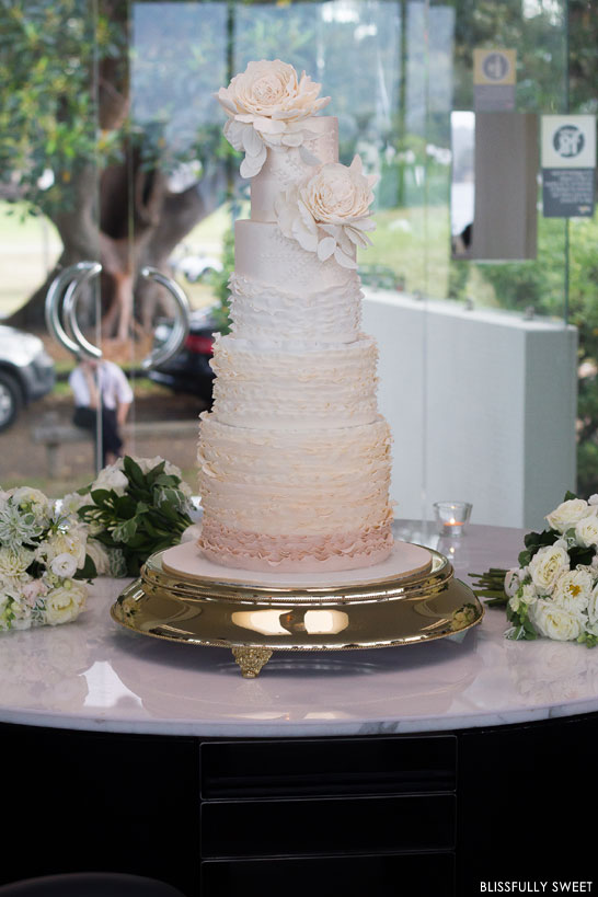 کیک عروسی با عاج و شامپاین |  با خوشحالی شیرین