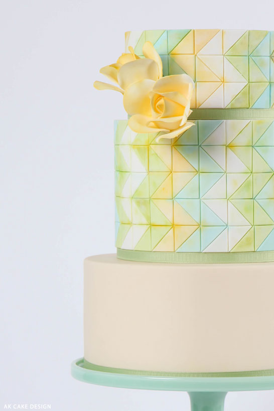 کیک زیگ زاگ پاستلی |  توسط آلیسون کلهر از AK Cake Design |  در TheCakeBlog.com