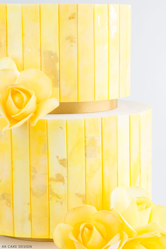 کیک زرد طلایی و زعفرانی |  توسط AK Cake Design در TheCakeBlog.com