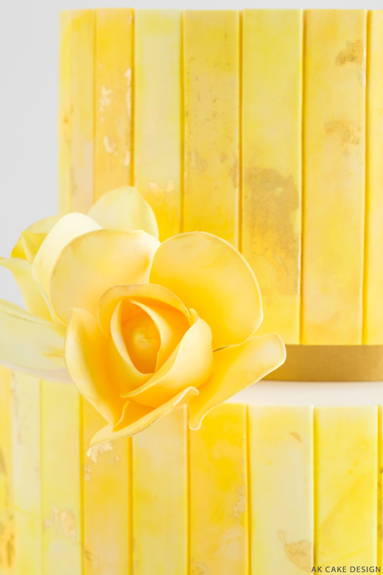 کیک زرد طلایی و زعفرانی |  توسط AK Cake Design در TheCakeBlog.com