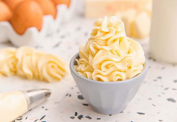 طرز تهیه باتر کریم آلمانی برای تزئین کیک