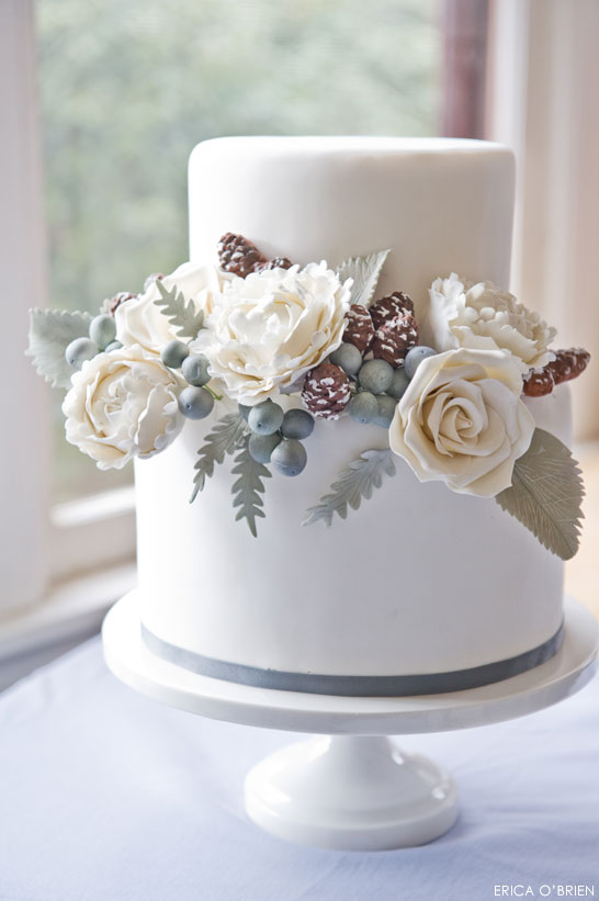 از گل ها تا کیک 2 کیک عروسی گلدار سفید زمستانی | توسط اریکا اوبراین