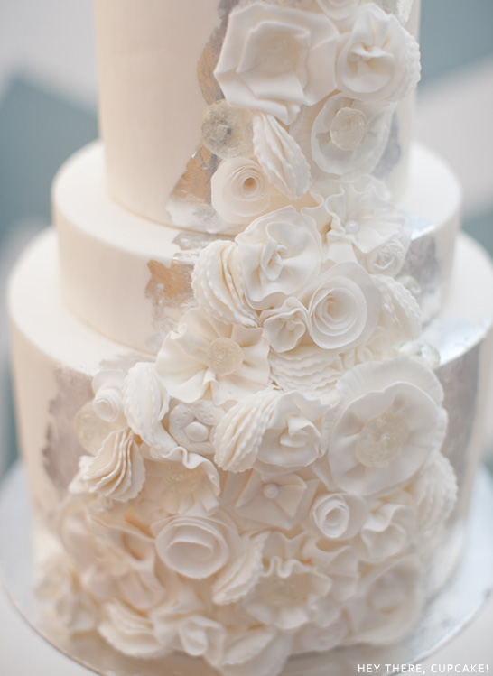 کیک سفید زمستانی برفی 1 کیک عروسی سفید زمستانی | توسط هی وجود دارد، کیک کوچک!