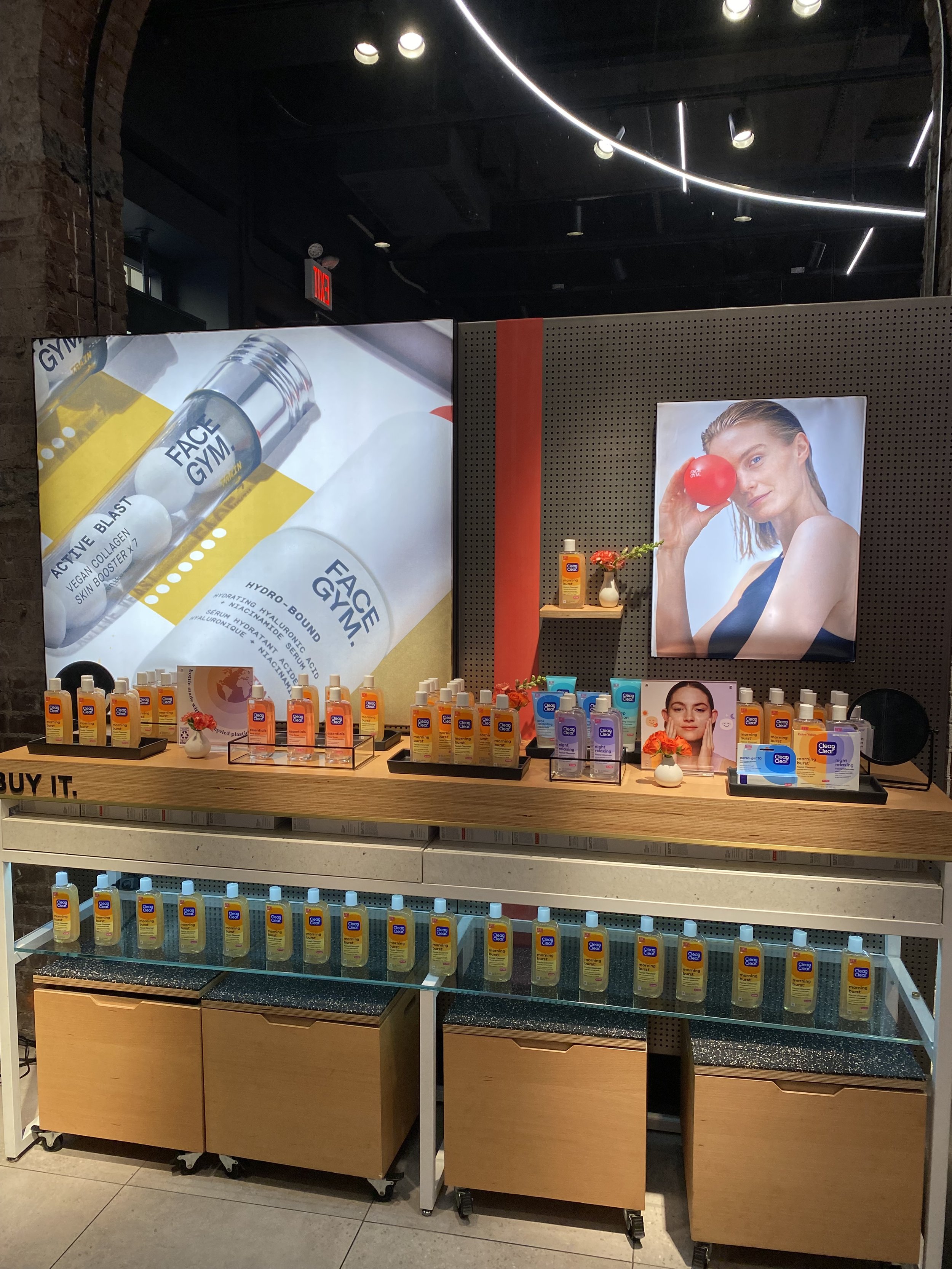 نارنجی از اینکه تمیز و شفاف هستید خوشحالید؟ 9 عکس 13 دسامبر 2023, 10 40 42 AM.jpg