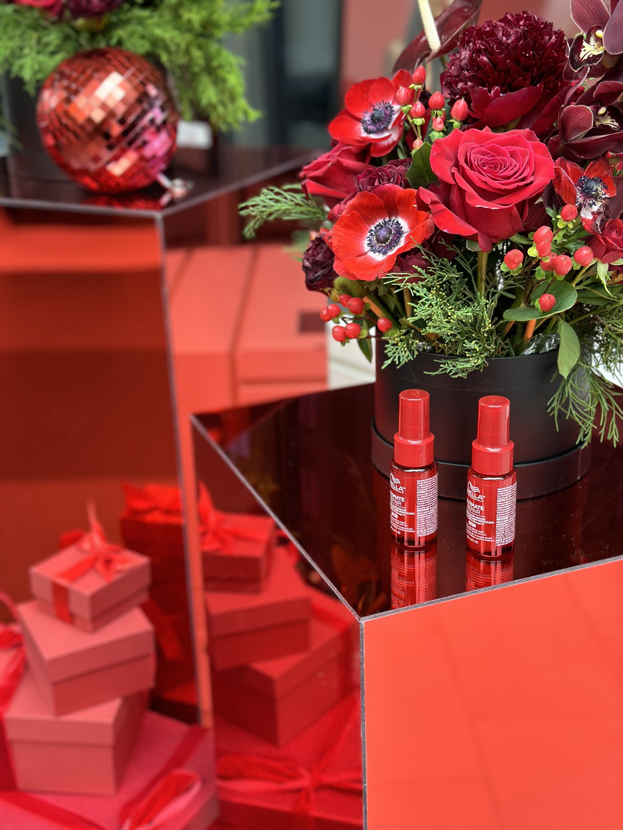 نام تجاری Red Hot Holiday 12 عکس Dec 07 2023, 3 54 23 PM.jpg