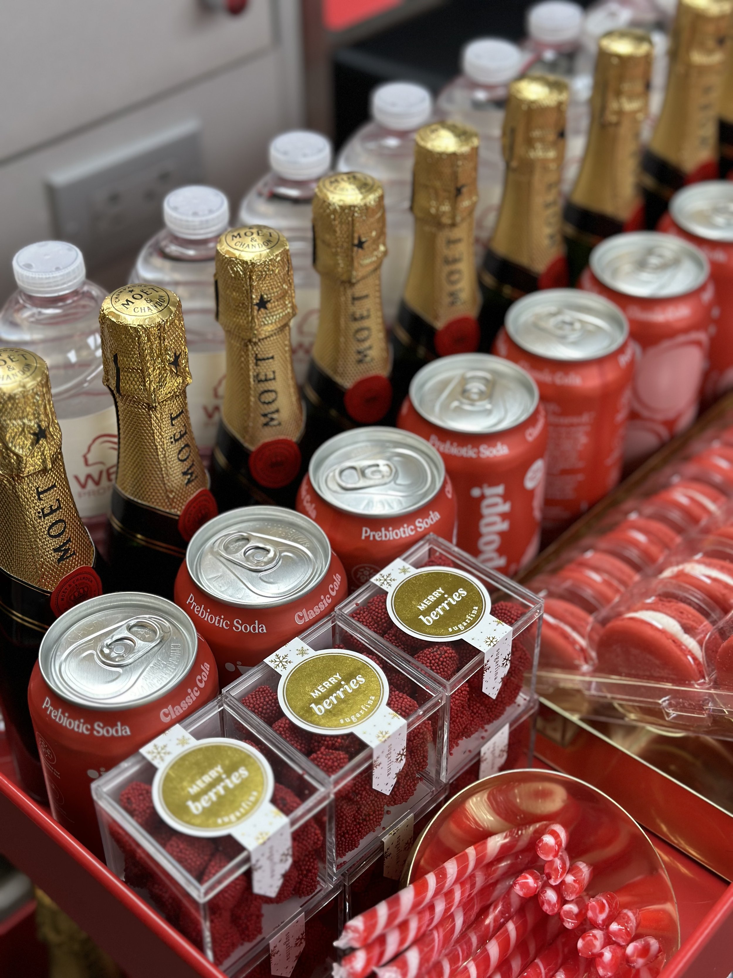 نام تجاری Red Hot Holiday 15 عکس Dec 07 2023, 3 55 21 PM.jpg